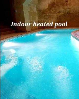 Ta Majsi farmhouse with indoor heated pool