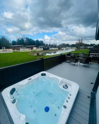 Belle Vue Lodge with Hot Tub