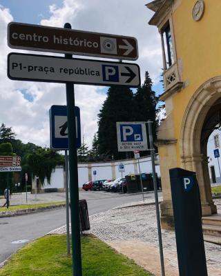 Pé do Castelo Casinha - pet friendly & garage