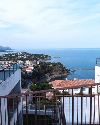 Apartamento con vistas al mar y piscina