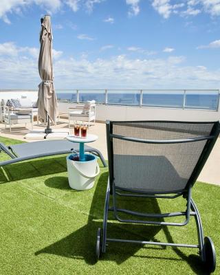 Penthouse with stunning view and rooftop terrace