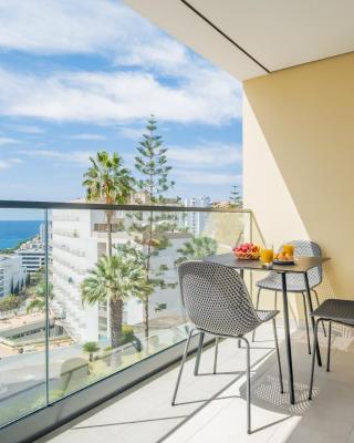 Apartment with ocean view and parking