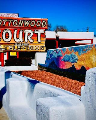 Cottonwood Court Motel