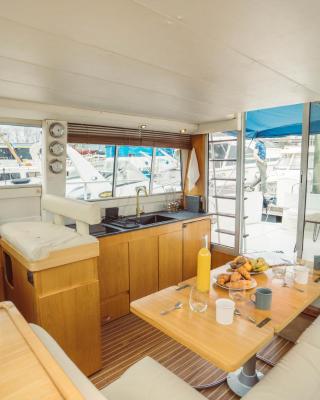 NO LIMIT CHARTER bateau avec parking privé proche centre-ville