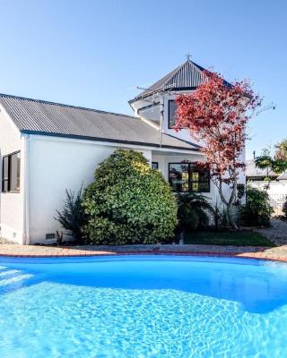 The Pool House - King Deluxe Studio