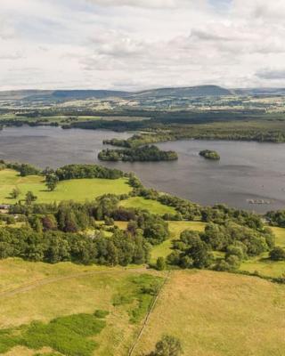 The Stable - cottage with a spectacular lake view