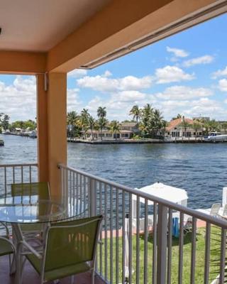 Aloha Condominium On the Intracoastal-Walk to the Beach