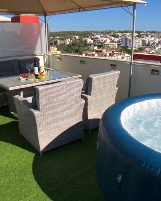 Apartment Beta - 2 Bedrooms, Private Rooftop Patio with Hot Tub, BBQ and View