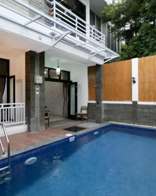 Vila Keluarga Syariah Mawar 82, Dago Resort 4BR dengan Privat Pool BBQ dan Rooftop