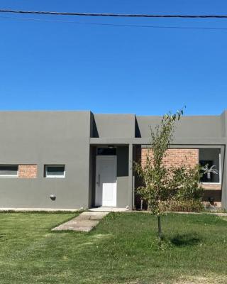 Casa con pileta y parrilla en barrio privado, 2 dormitorios