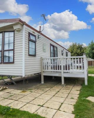 Great 6 Berth Caravan For Hire At Cherry Tree Holiday Park In Norfolk Ref 70801c