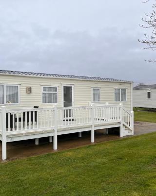 Home by the sea, Hoburne Naish Resort, sleeps 4, on site leisure complex available