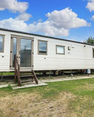 6 Berth Caravan With Free Wifi For Hire In Suffolk Ref 68073bs