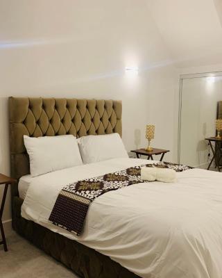 Deluxe En suite Bedroom with free on site parking