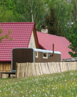 Maringotka na samotě na kozí farmě