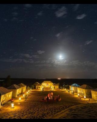 梅尔祖卡沙丘帐篷营地