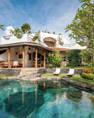 Casa Mila - 4br Luxury Family Villa 5 Min from Canggu Beach