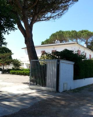 Appartamento in Villa Valentini, Fronte mare, Giardino e parcheggio privato, WIFI, dotato di tutti i confort, nel Golfo di Gaeta