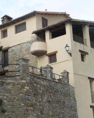 Casa Campo, Casa Rural antigua en Biniés