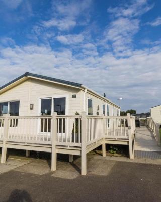 Stunning 4 Berth Lodge With Decking At Manor Park In Hunstanton Ref 23173k