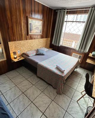 8 Quarto Cama Queen e SmartTv Netflix