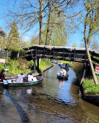 B&B Villa Giethoorn - canalview, privacy & parking