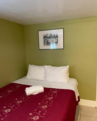 Spacious Private Los Angeles Bedroom with AC & WIFI & Private Fridge near USC the Coliseum Exposition Park BMO Stadium University of Southern California