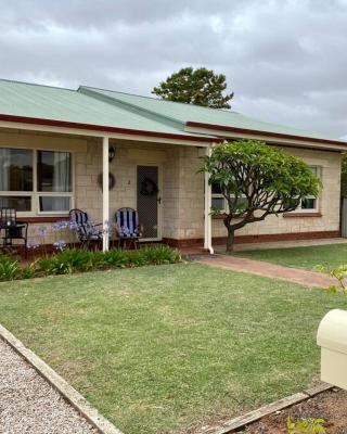 Tumby Bay Escape - 4BR - Beautiful Beach Cottage