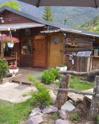 LA CABANE, petite chambre agréable chez l'habitant, maison toute en bois