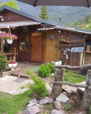 LA CABANE, petite chambre agréable dans maison en bois