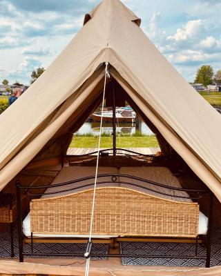 Bell Tent aan de haven