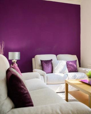 Purple Blossom, cosy 2 bed apartment, near Didsbury, free parking