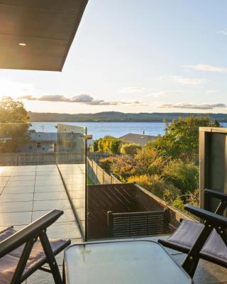 Taupo Escape - Rainbow Point Holiday Home