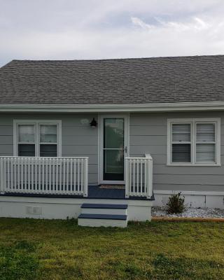 Kure Beach Cottage-Fully Updated--1 block- welcome dogs for modest fee