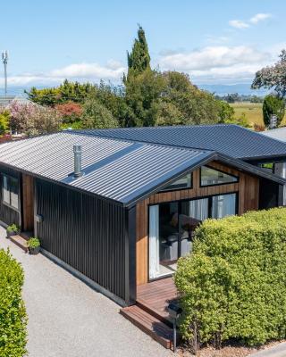 Black Barn Modern: Luxe Martinborough Escape