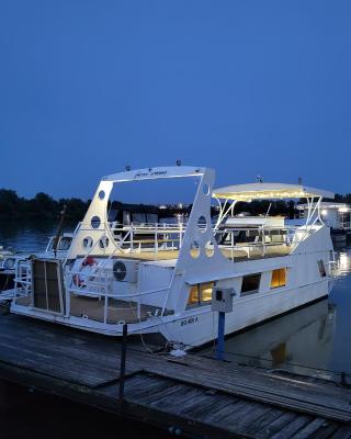 Free Room Boat Apartment