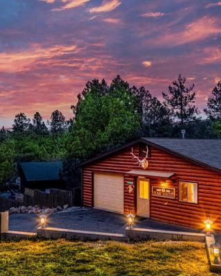 Cabin #6 Bobcat Bunkhouse - Pet Friendly - King Bed - Sleeps 4