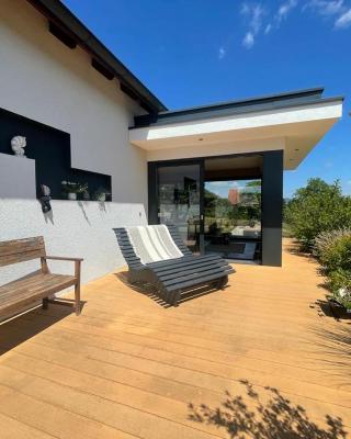 Einzigartiges Haus mit Pool großem Garten und Kamin