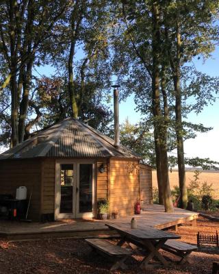 Woodpecker Cabin with Hot tub