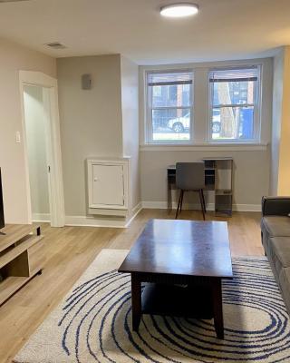 Lincoln Park Aparment with Backyard!