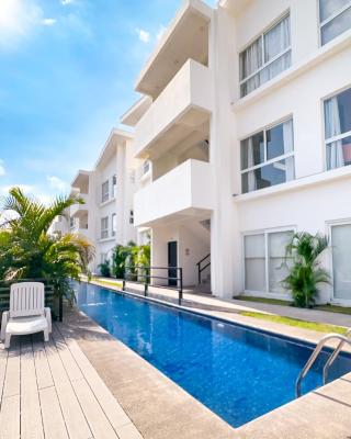 Pura Vida Apartment with nice pool walking distance to the heart of Jaco