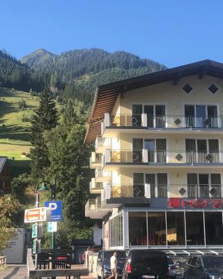 Hotel Herzblut - Joker card included in summer