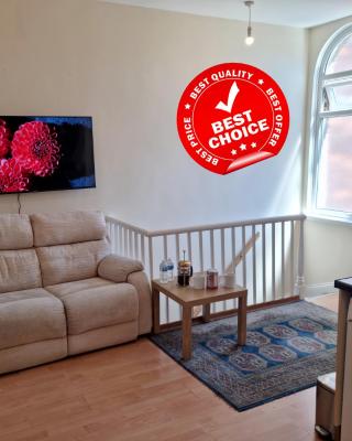 2 Bedroom 4 Beds Family Flat Free Parking & Fast Wi-Fi Self-Check-in Cosy & Spacious