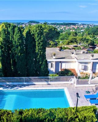 VILLA PANORAMICA CON PISCINA E GIARDINO PER 6 A MINTURNO