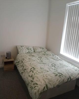 Double-bed H4 close to Burnley city centre