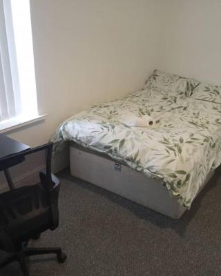 Ensuite double-bed (R4) close to Burnley city centre