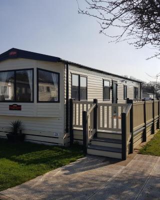 2 Bedroom Lodge, Milford on Sea