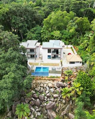 RIVERSIDE RETREAT (SEYCHELLES)