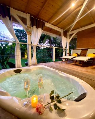 Villa Gaïa - Bungalow Ti-Zen et son jacuzzi niché dans un jardin tropical, séjour en amoureux