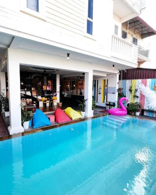 THE PLACE Hostel & Pool Bar